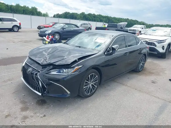 58ADA1C15PU029316 2023 LEXUS ES - Image 2