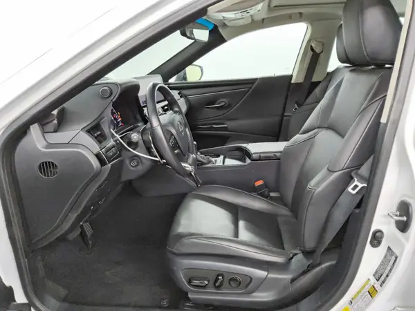2024 LEXUS ES auction photo 7