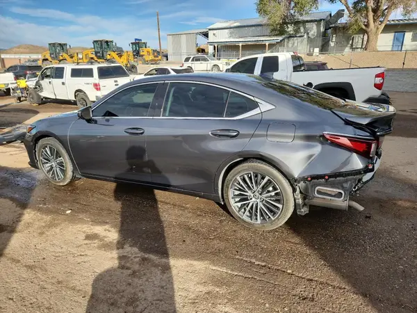 58ADA1C15RU046247 2024 LEXUS ES - Image 2