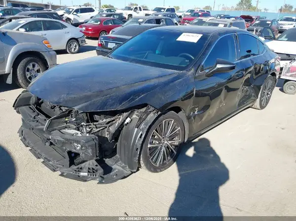 58ADA1C15RU046684 2024 LEXUS ES - Image 2