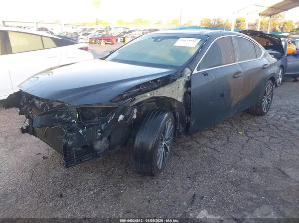 58ADA1C15SU055472 2025 LEXUS ES - Image 2