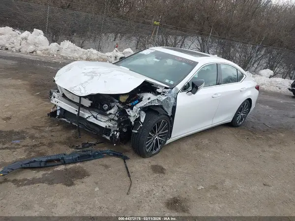 58ADA1C15SU063104 2025 LEXUS ES - Image 2