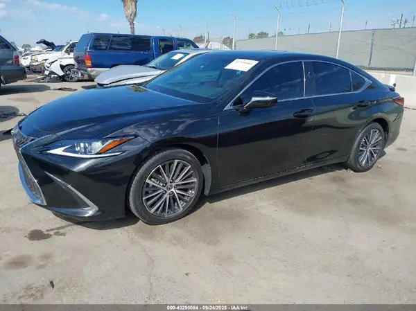 58ADA1C15SU064656 2025 LEXUS ES - Image 2