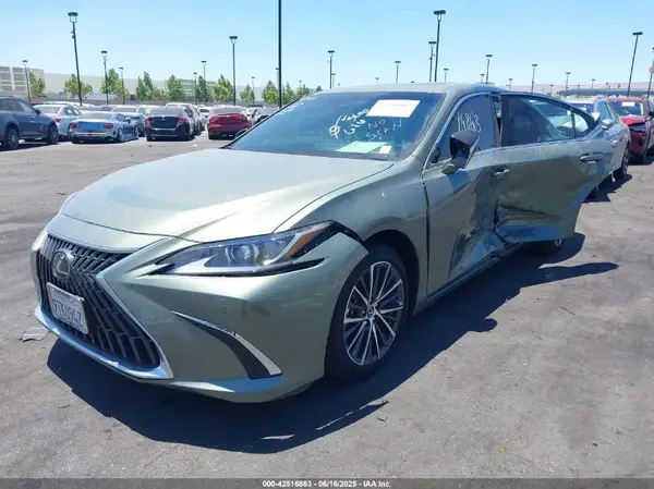 58ADA1C15SU067167 2025 LEXUS ES - Image 2