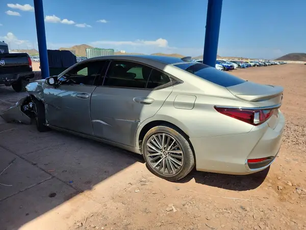58ADA1C15SU067251 2025 LEXUS ES - Image 2