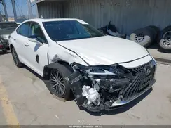 58ADA1C15SU068190 2025 LEXUS ES