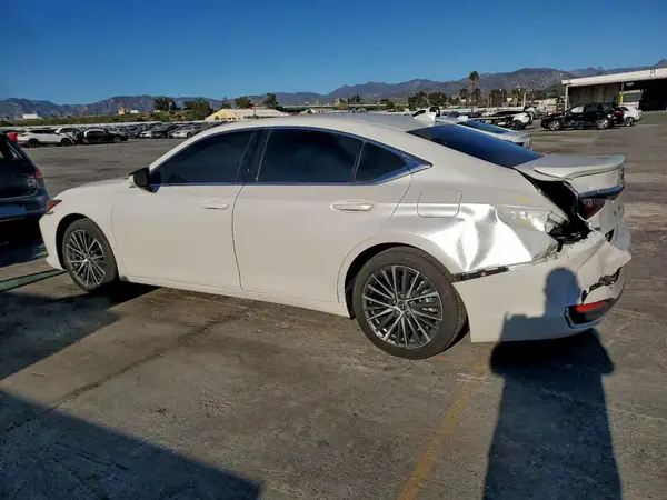 58ADA1C15SU068965 2025 LEXUS ES - Image 2