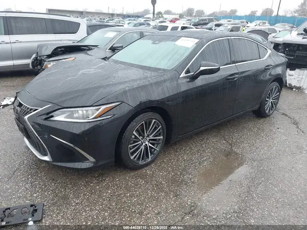 58ADA1C15SU069243 2025 LEXUS ES - Image 2