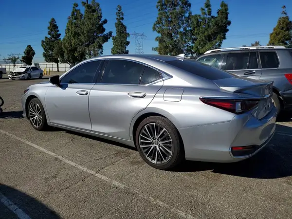 58ADA1C15SU070909 2025 LEXUS ES - Image 2