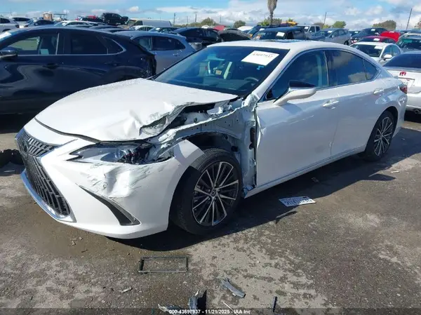 58ADA1C15SU072093 2025 LEXUS ES - Image 2