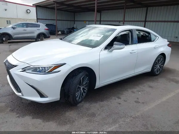 58ADA1C15SU077388 2025 LEXUS ES - Image 2