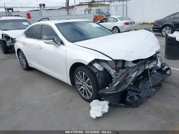 58ADA1C16MU006588 2021 LEXUS ES - Image 1