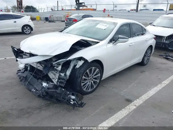 58ADA1C16MU006588 2021 LEXUS ES - Image 2