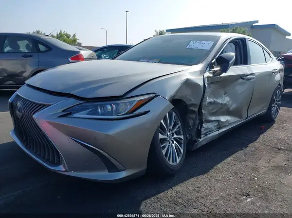 58ADA1C16MU007482 2021 LEXUS ES - Image 2