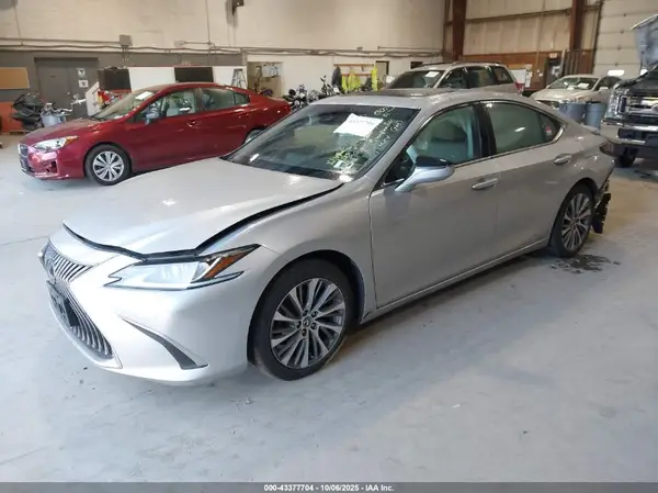 58ADA1C16MU008020 2021 LEXUS ES - Image 2