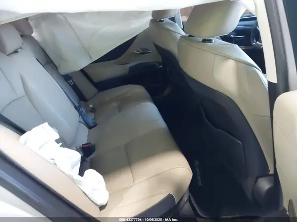58ADA1C16MU008020 2021 LEXUS ES - Image 8