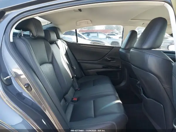 58ADA1C16NU016376 2022 LEXUS ES - Image 8