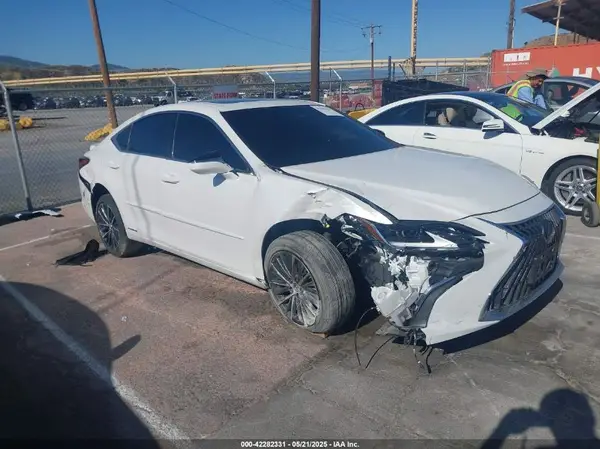 58ADA1C16NU021836 2022 LEXUS ES - Image 1