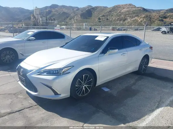 58ADA1C16NU021836 2022 LEXUS ES - Image 2