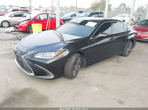 58ADA1C16NU024218 2022 LEXUS ES - Image 2