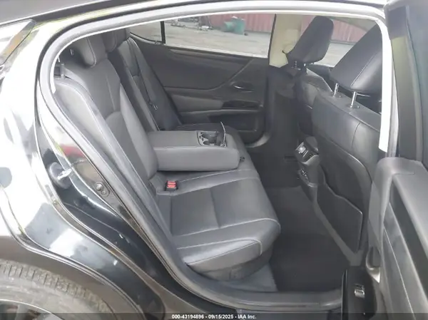 58ADA1C16NU024218 2022 LEXUS ES - Image 8