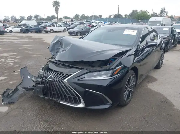 58ADA1C16RU039758 2024 LEXUS ES - Image 2