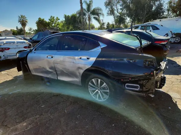 58ADA1C16RU045592 2024 LEXUS ES - Image 2