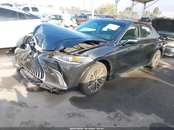 58ADA1C16RU047407 2024 LEXUS ES - Image 2