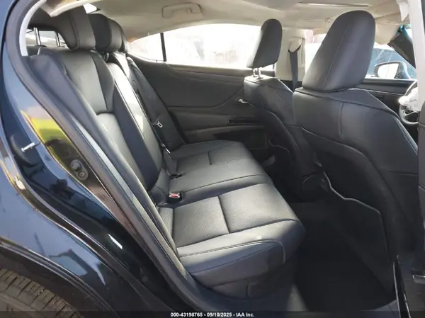 58ADA1C16RU047407 2024 LEXUS ES - Image 8