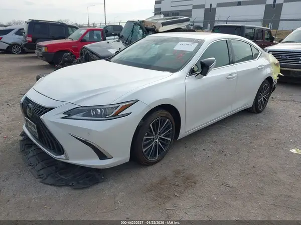 58ADA1C16RU049299 2024 LEXUS ES - Image 2