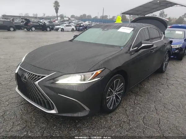 58ADA1C16RU049612 2024 LEXUS ES - Image 2