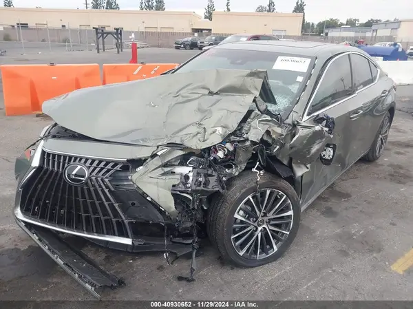58ADA1C16SU057652 2025 LEXUS ES - Image 2