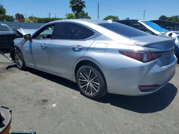 58ADA1C16SU063676 2025 LEXUS ES - Image 2