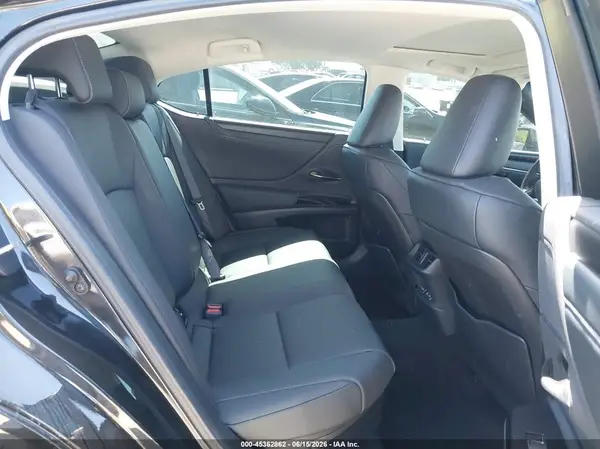 58ADA1C16SU069526 2025 LEXUS ES - Image 8