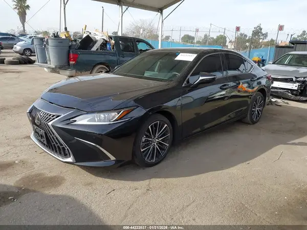 58ADA1C16SU069817 2025 LEXUS ES - Image 2