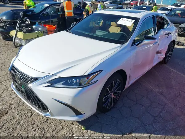 58ADA1C16SU077206 2025 LEXUS ES - Image 2