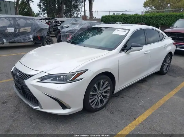 58ADA1C17MU009564 2021 LEXUS ES - Image 2