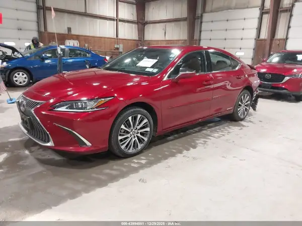 58ADA1C17MU011573 2021 LEXUS ES - Image 2