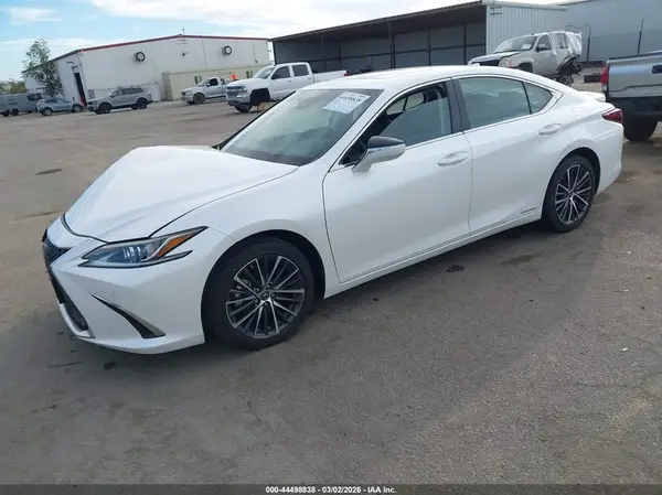 58ADA1C17NU014264 2022 LEXUS ES - Image 2