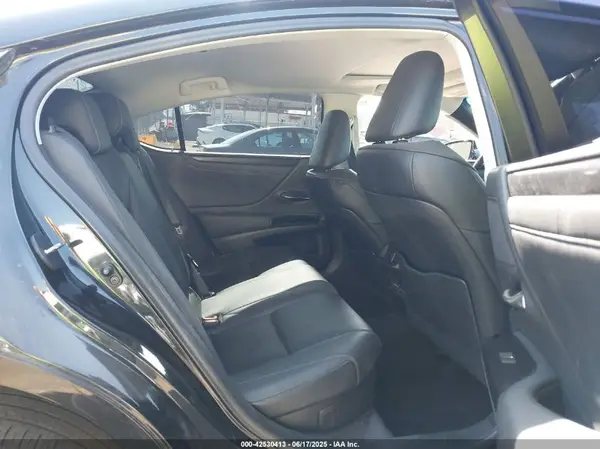 58ADA1C17NU017942 2022 LEXUS ES - Image 8