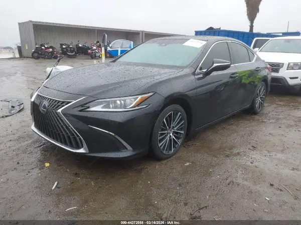 58ADA1C17NU021134 2022 LEXUS ES - Image 2