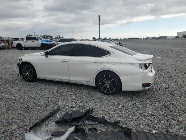 58ADA1C17NU022994 2022 LEXUS ES - Image 2