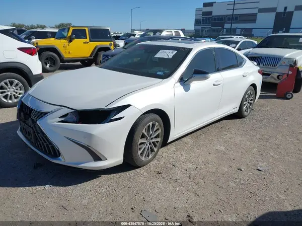 58ADA1C17NU025779 2022 LEXUS ES - Image 2