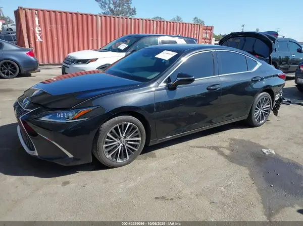 58ADA1C17PU036185 2023 LEXUS ES - Image 2