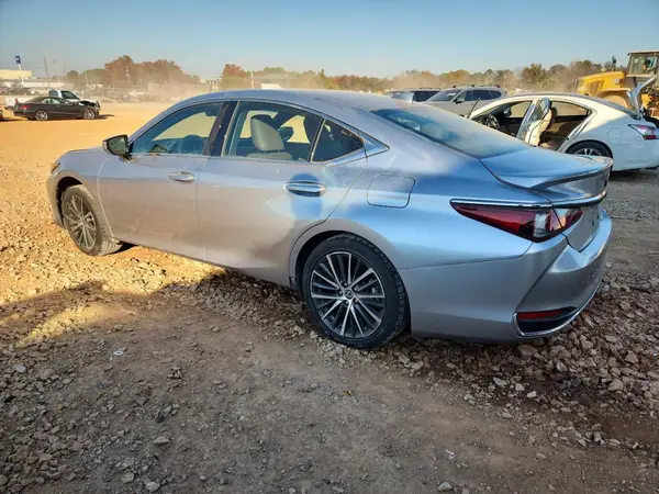 58ADA1C17RU039705 2024 LEXUS ES - Image 2