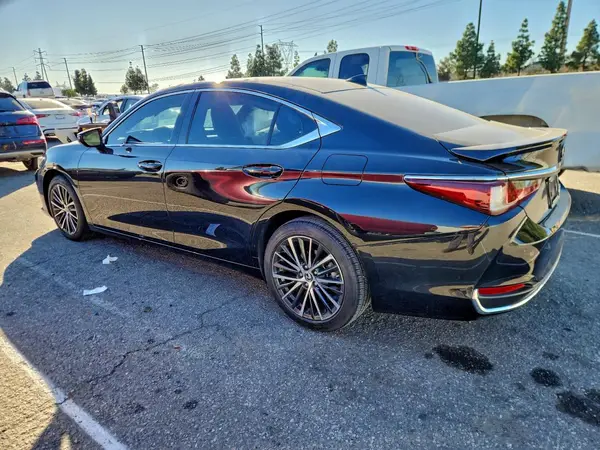 58ADA1C17RU043169 2024 LEXUS ES - Image 2