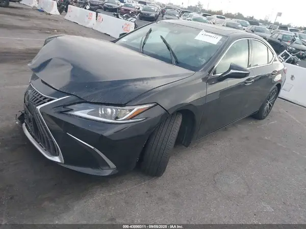 58ADA1C17RU046086 2024 LEXUS ES - Image 2