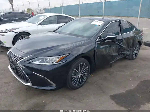 58ADA1C17SU063878 2025 LEXUS ES - Image 2