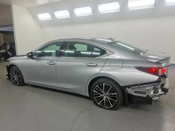 58ADA1C17SU065520 2025 LEXUS ES - Image 2