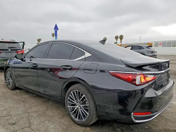 58ADA1C17SU067428 2025 LEXUS ES - Image 2
